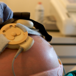 Descubra com a Dra. Thaline Neves em quais situações a medicina fetal recomenda antecipar o parto.