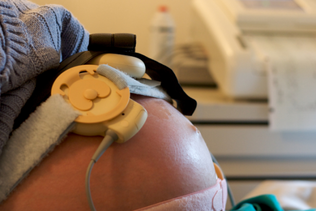 Descubra com a Dra. Thaline Neves em quais situações a medicina fetal recomenda antecipar o parto.