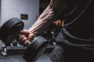 Como o treino de potência eleva velocidade, explosão e desempenho em esportes coletivos amadores, segundo Gustavo Luíz Guilherme Pinto.