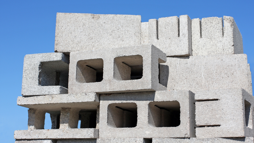 Valderci Malagosini Machado evidencia como sistemas de blocos e lajes industrializadas elevam a qualidade e aceleram a execução de programas habitacionais.