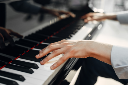 A formação jurídica contínua como base da atuação profissional segundo Hebron Costa Cruz de Oliveira.