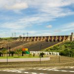 Vista panorâmica da usina hidrelétrica de Itaipu, entre o Brasil e o Paraguai.
